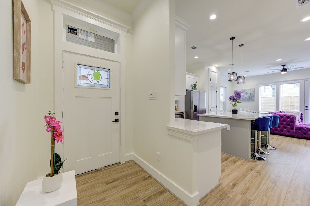 Prime EADO 4 BR Downtown Houston - Image 2