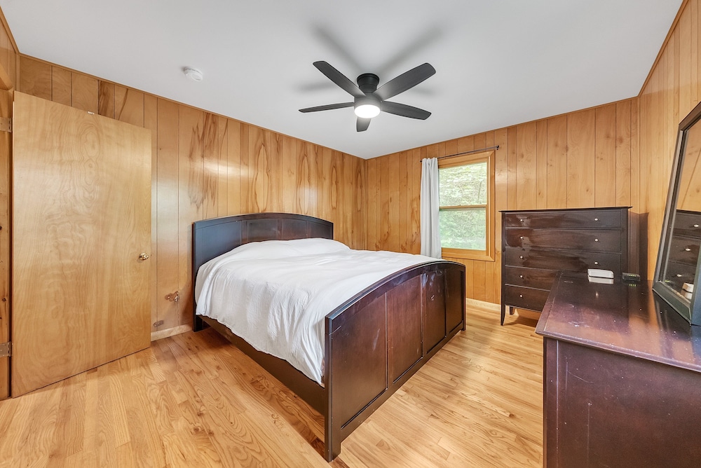 Peaceful Lakefront Getaway On Cayuga Lake 4 Bedroom Cottage