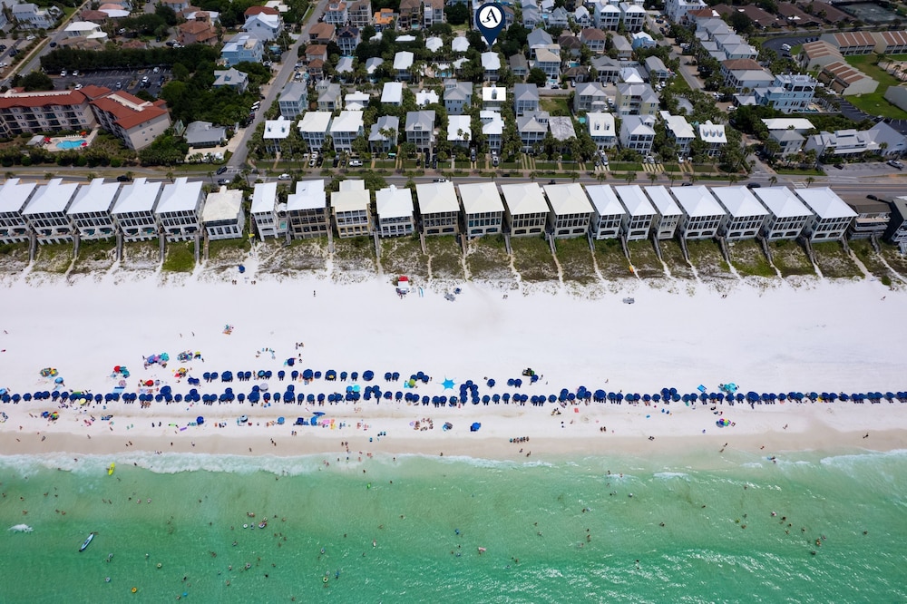 Destin Dream by Avantstay 2-story Home Walk to Beach Hot Tub Golf Cart