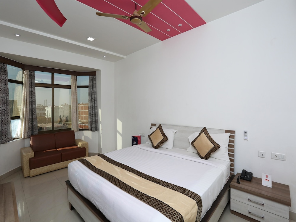 Capital O 10970 Hotel Krishna Palace