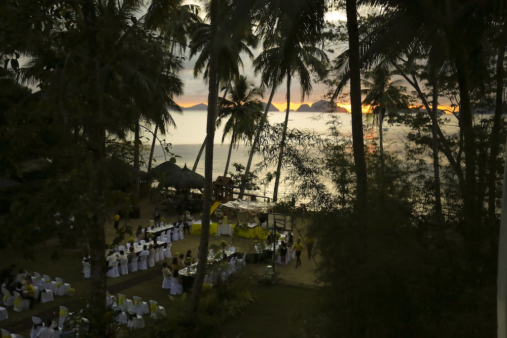 Doublegem Beach Resort and Hotel