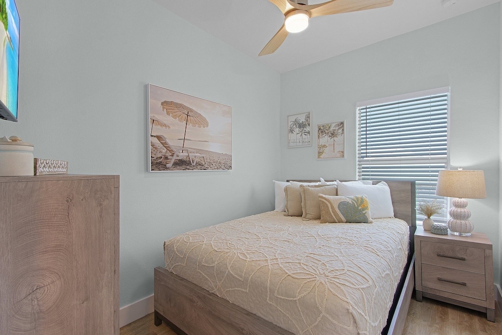 Welcome To Sunset Paradise Wonderful! Vacation Rental - 2633 Estero Blvd Unit B 4 Bedroom Home by RedAwning view 3