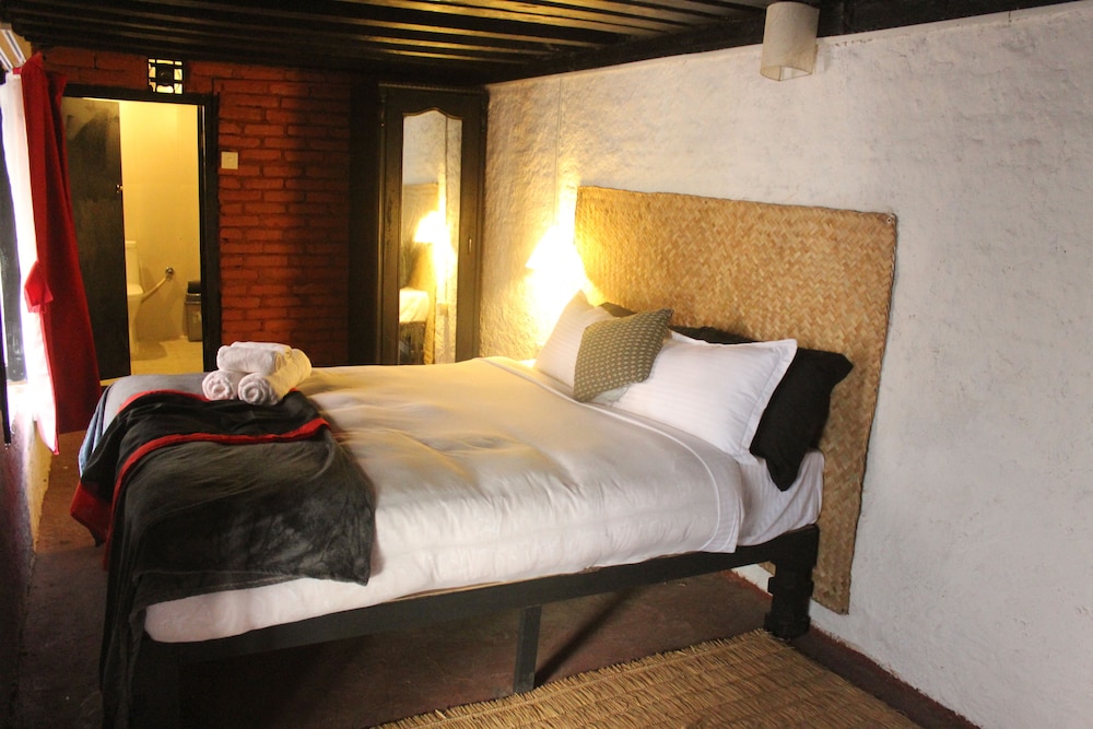 Hira Guest House
