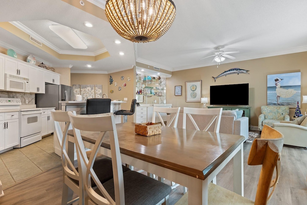 Phoenix On The Bay 1108