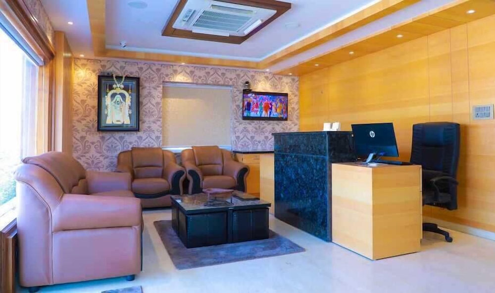 Lobby & Reception