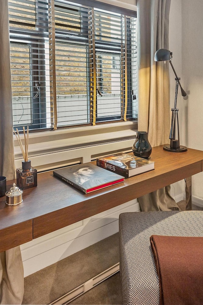 Knightsbridge 3-bed 2-bath by Harrods