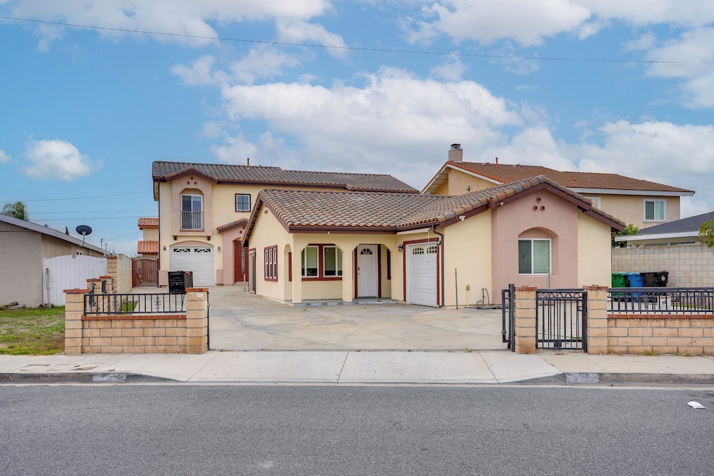 Explore the OC Coast! Midway City Home w/ Yard