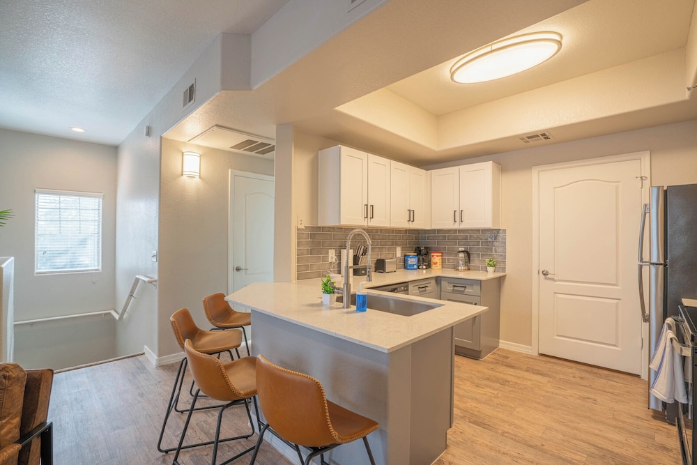 ROVE LIVING/KB - Lex on Central