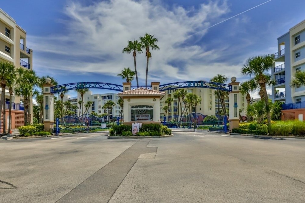 Kid Friendly Condo With Pool, Basketball, Bocce, Hot Tub, And More! 3 Bedroom Condo