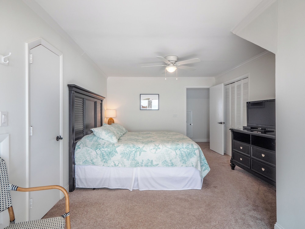 Surfside Cottage by Topsail Realty