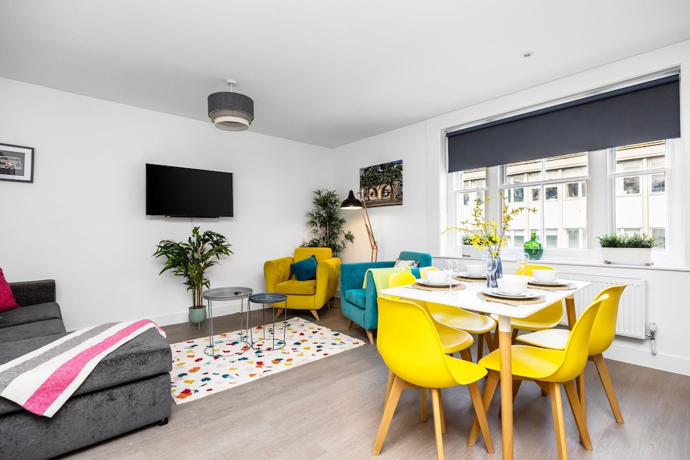 Queens Mile 2 With Free Parking By My Getaways view 5