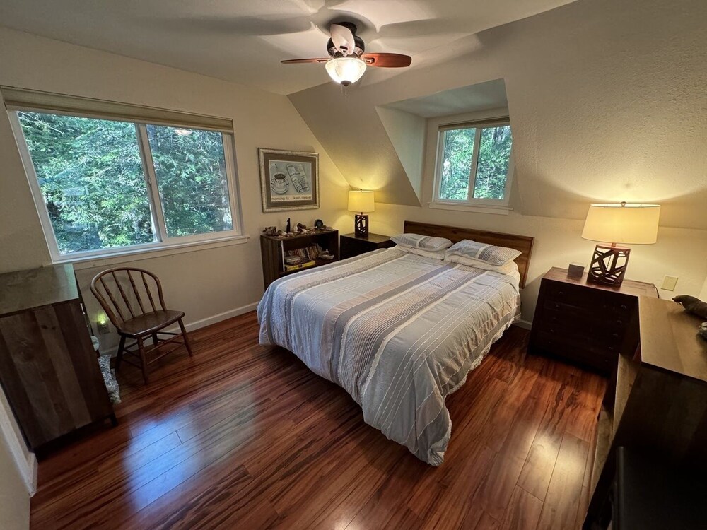 Fish Rock 2 Bedroom Home by RedAwning