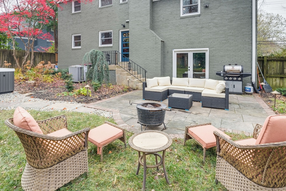 Upscale Family Retreat Near DC & Georgetown!