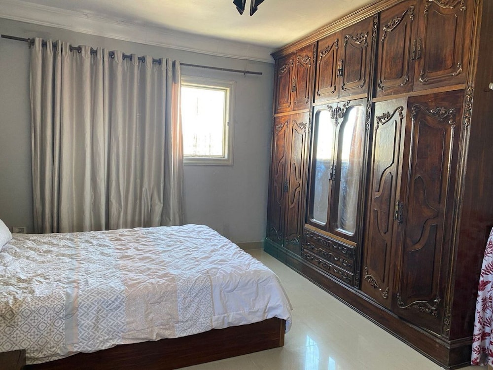 Females Only, Host Is Woman, City Center, Near All view 4