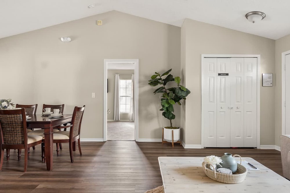 New Listing Pool and Game Room 4BR
