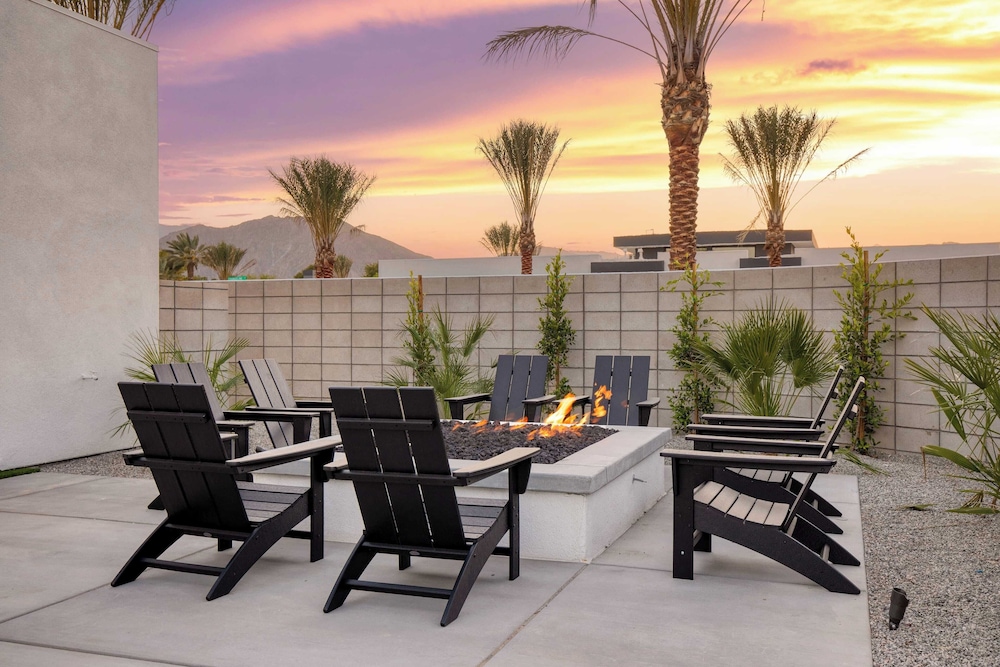 Sleeps 32 2 Villas, Pool, Putting Green+bocce Polo Villas Amara by Avantstay