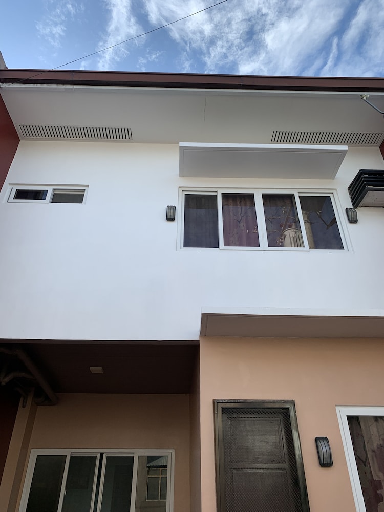 Mactan Transient Townhouse