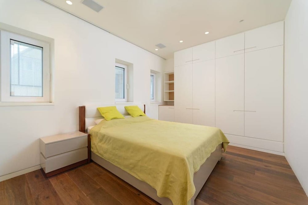 Luxury 2BR on the water by HolyGuest view 2