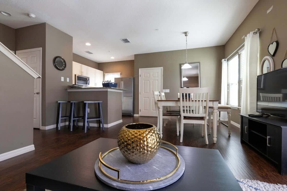 4BR Family Townhouse Steps to Disney