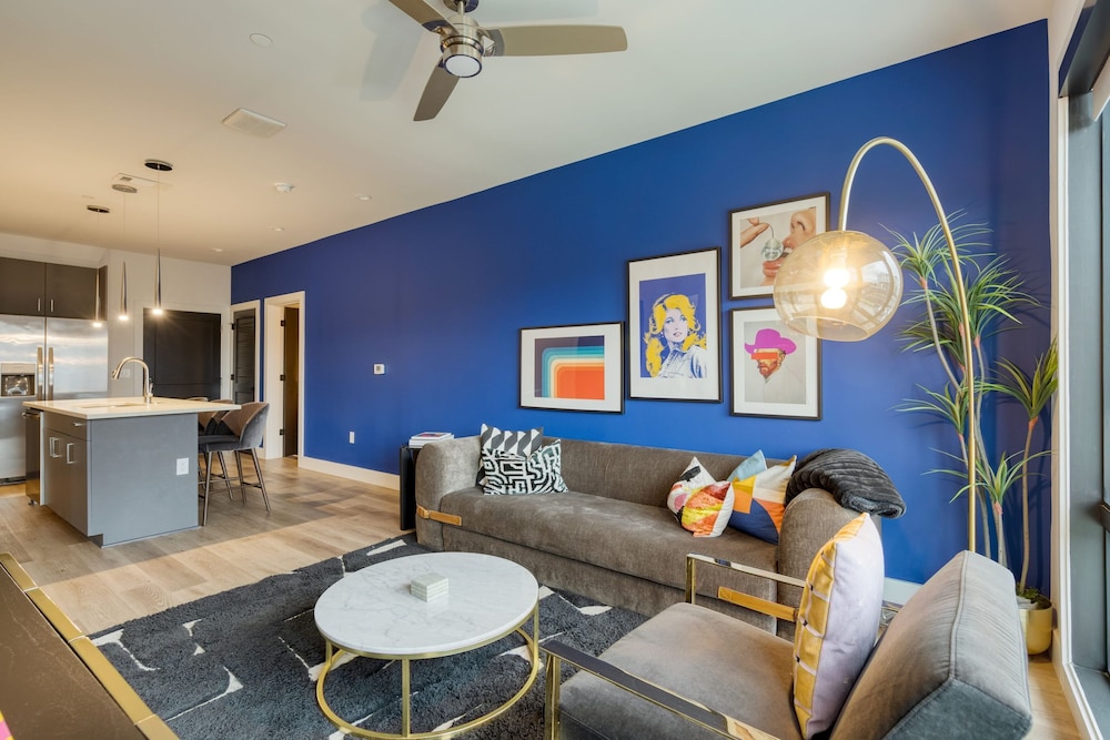Wonderstruck Walkable Midtown Location at Odyssey Pool BBQ Fitness Room
