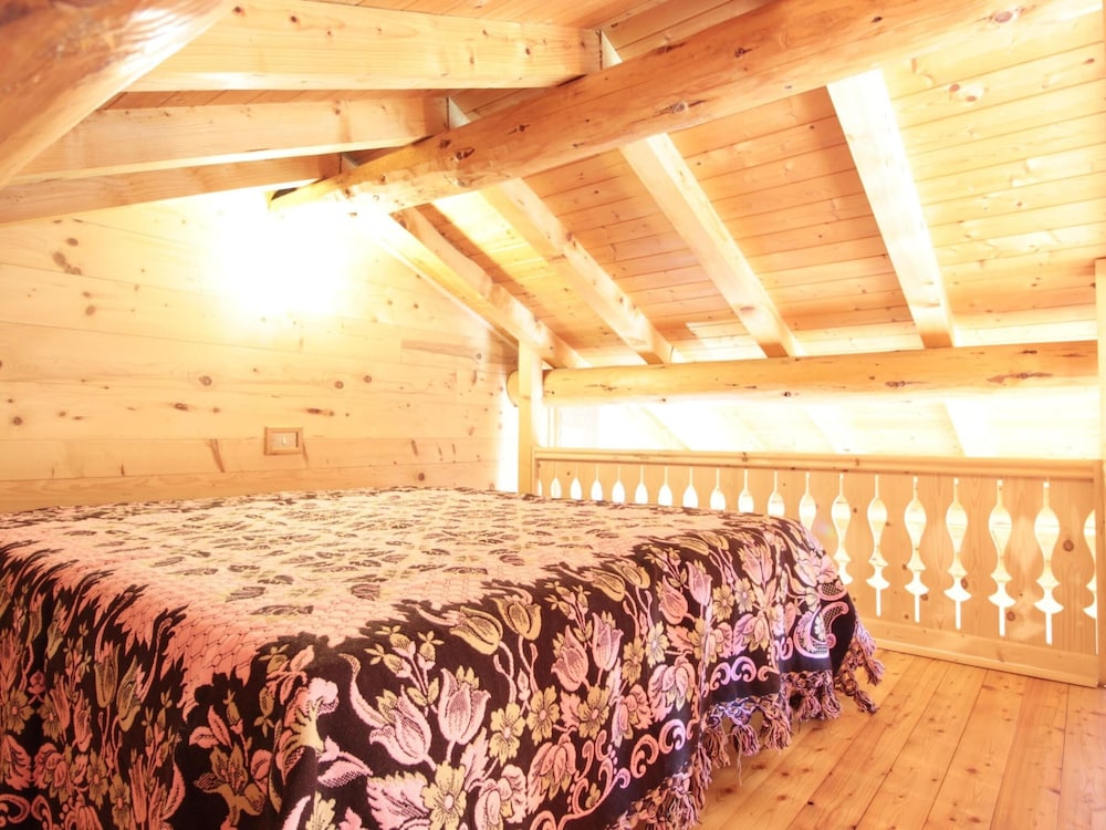 Belvilla by OYO Hilltop Chalet in Lamon With Views view 4