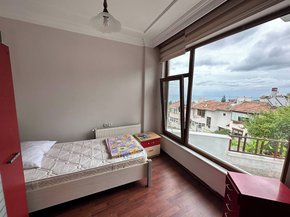 Peaceful Villa With Perfect View in the City Center view 4