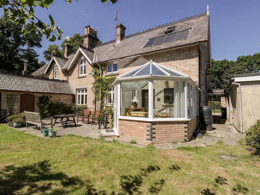 2 Heath Cottages