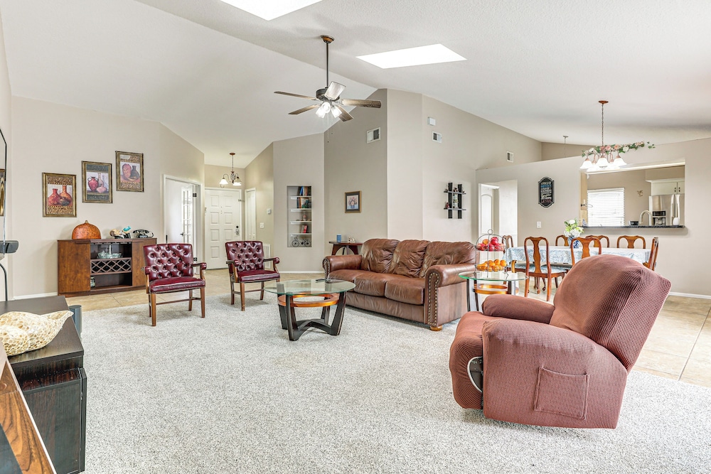 Swim, Golf & Relax: Lovely Home in Lake Mary