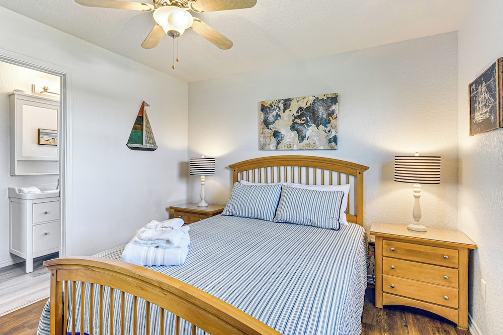 1 Block to Surfside Beach: Home w/ Gulf Views!