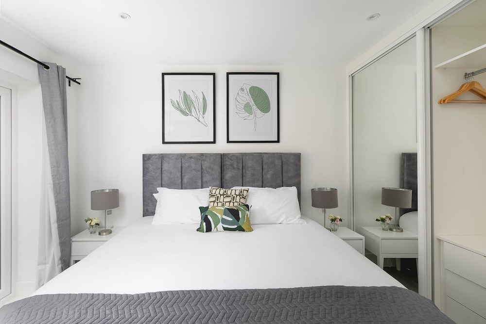 Skyvillion -vineyard Court- Enfield 1-bed Wgarden view 4
