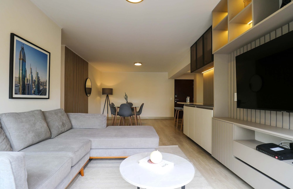 w Prestigious 3BR w Great Balcony in Miraflores