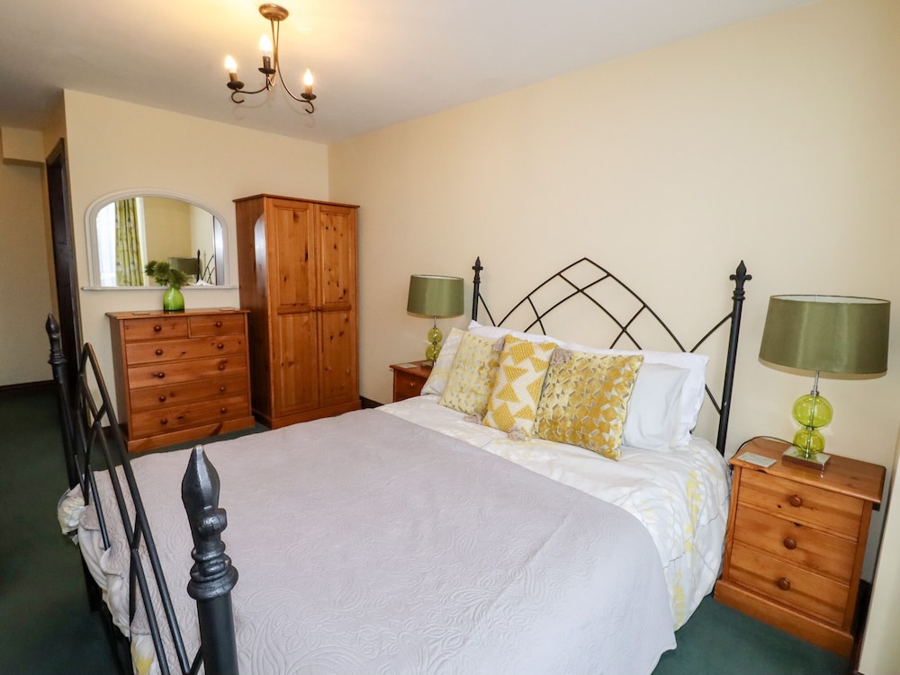 Stoke-on-trent Vacations - Meadow Place - Property Image 8