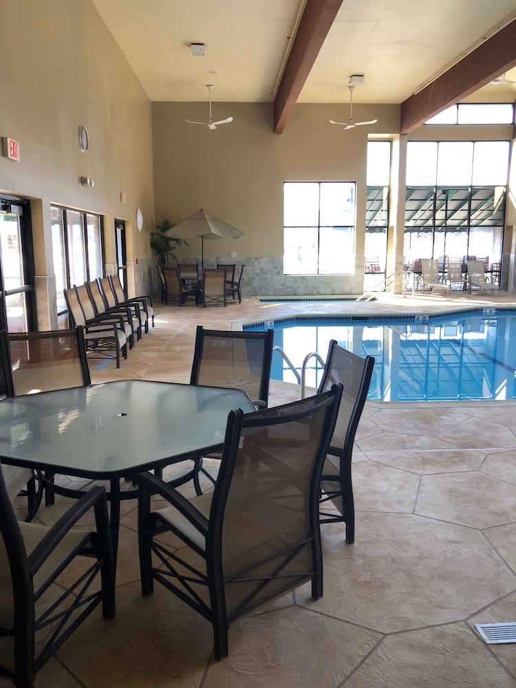 Express Suites Riverport Inn & Suites view 2