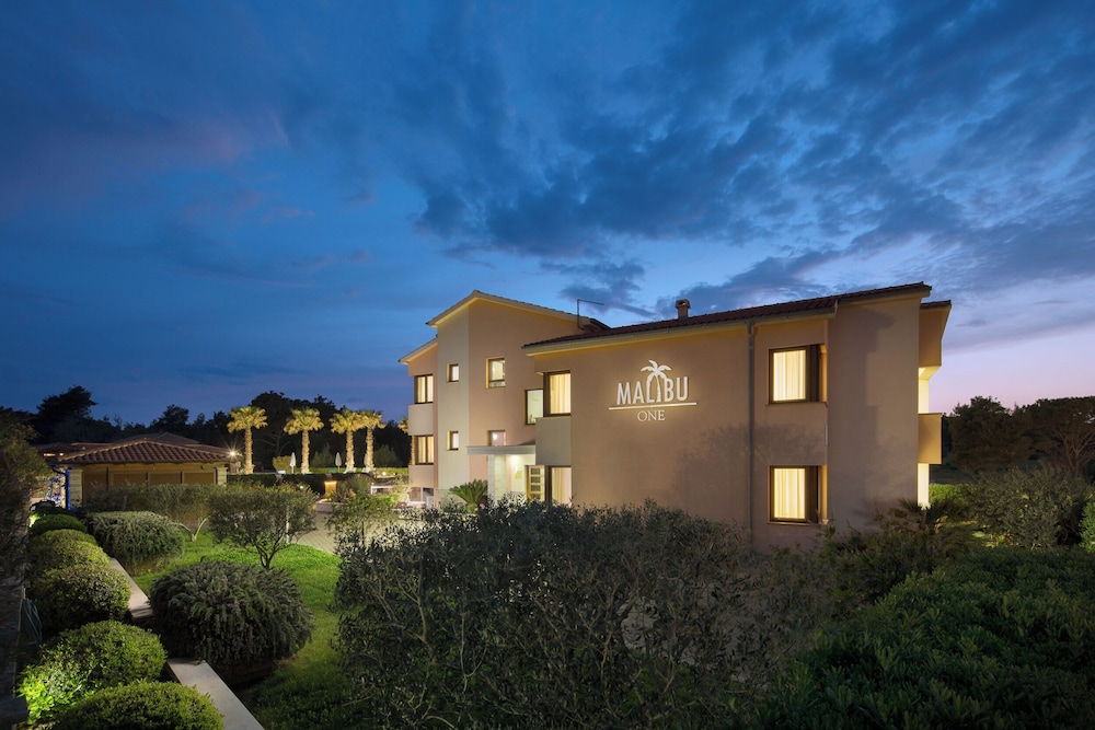 Malibu Grand Royale – Luxury Group Villa