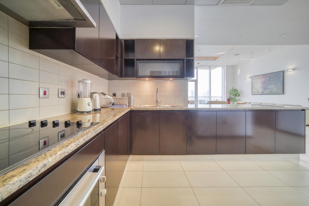 Waterfront Sea View Apt w Wow Factor on The Palm