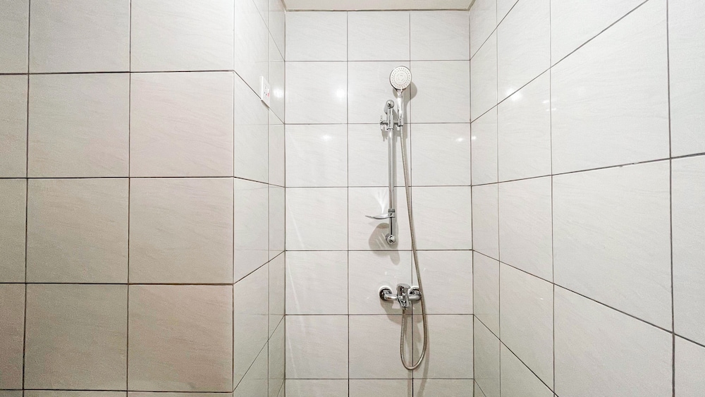 Simple Look Studio (No Kitchen) Near Unhas Bandaraya - Tallasa City Makassar Apartment