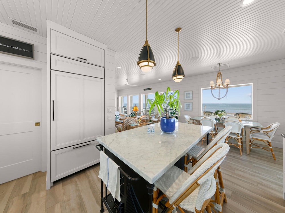 Ocean Paradise by Distinctive Beach Rentals