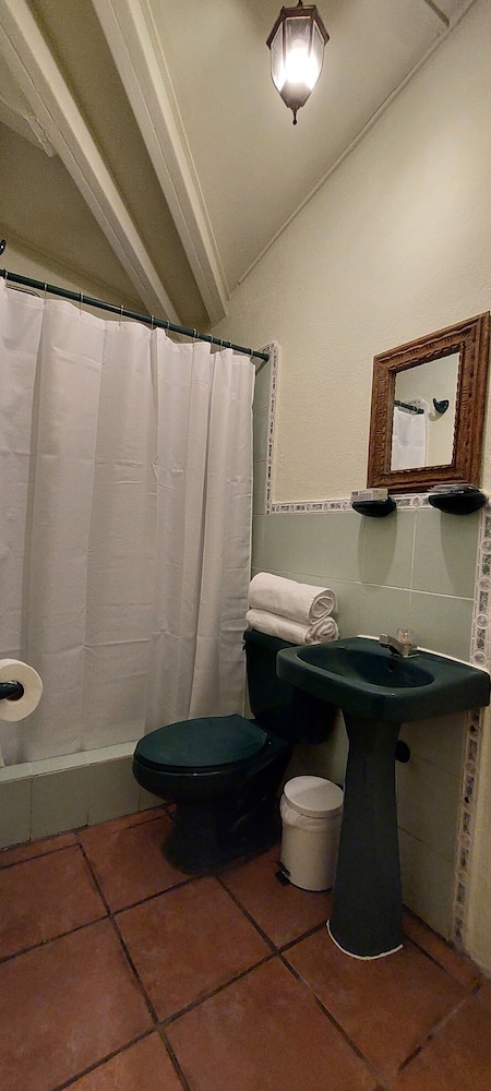 Yellow House - Hostel