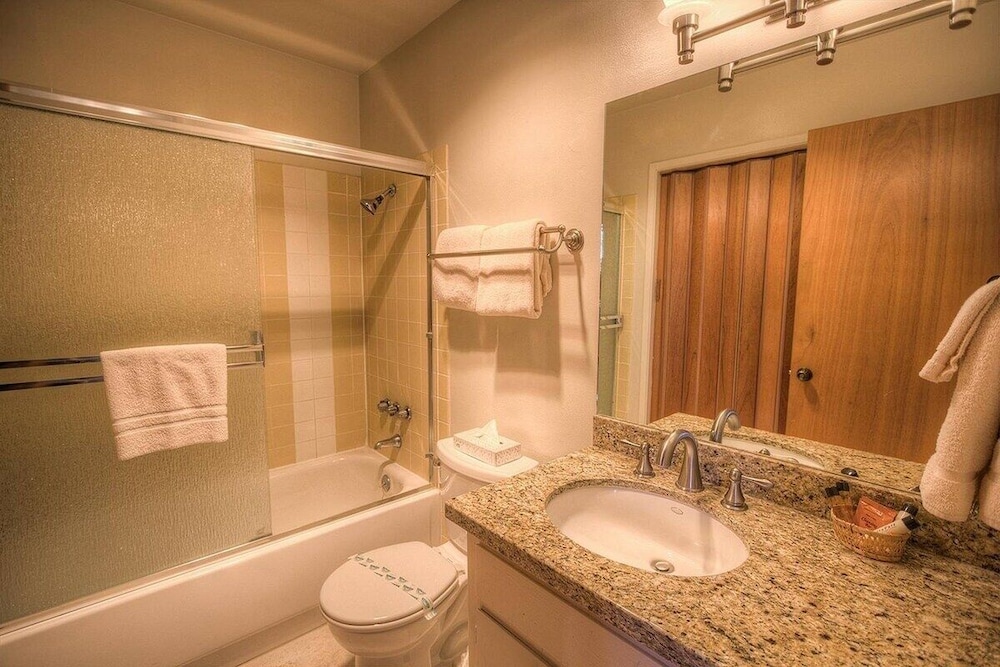 Lake Tahoe Vacations - Hawks View 3 Bedroom Home by RedAwning - Property Image 15