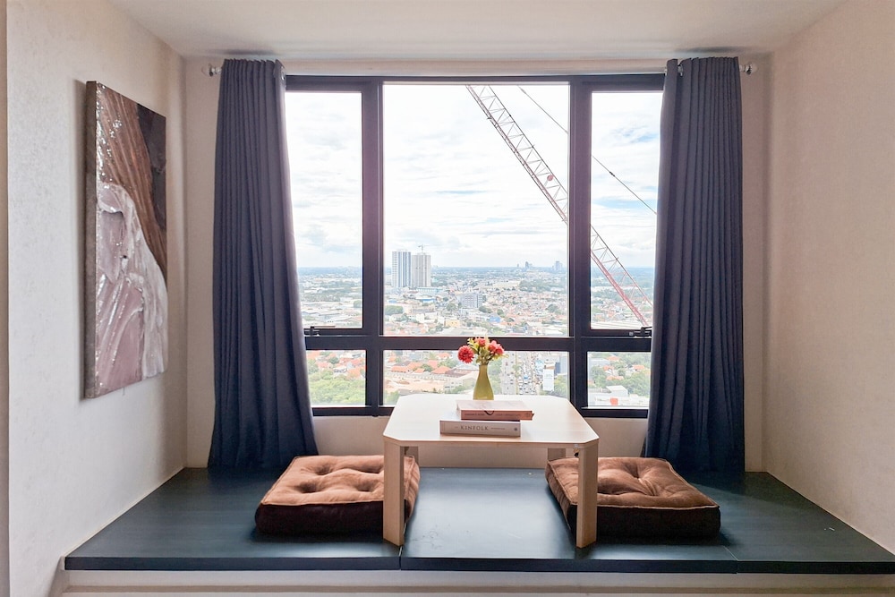 Modern Look Studio At Apartment Collins Boulevard