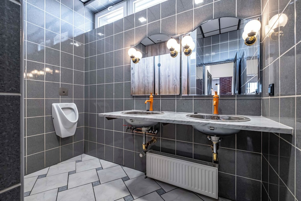 VOLA Hostel
