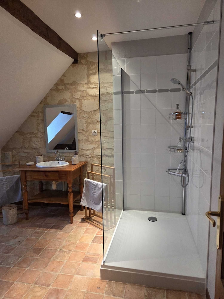 AU PIED DU LAVOIR