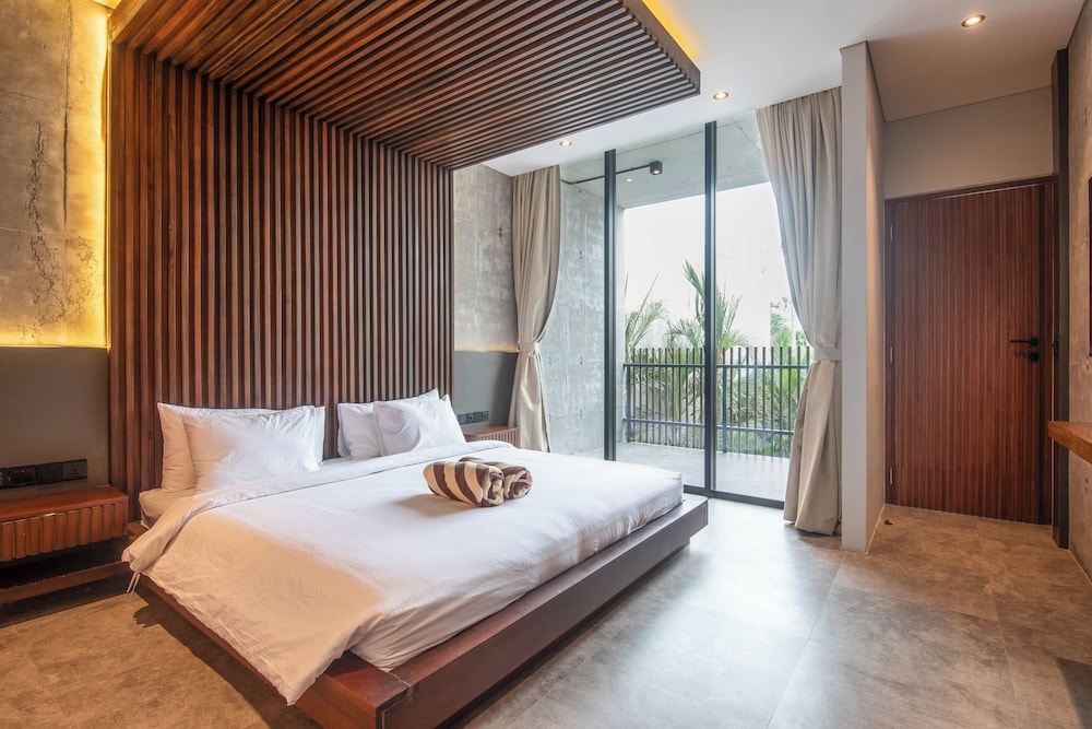 Robyn s Villa New Modern 4 BR Villa Canggu