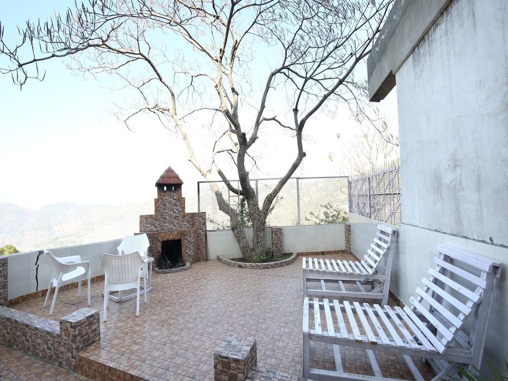 OYO 12170 Home Rustic Villa Kasauli