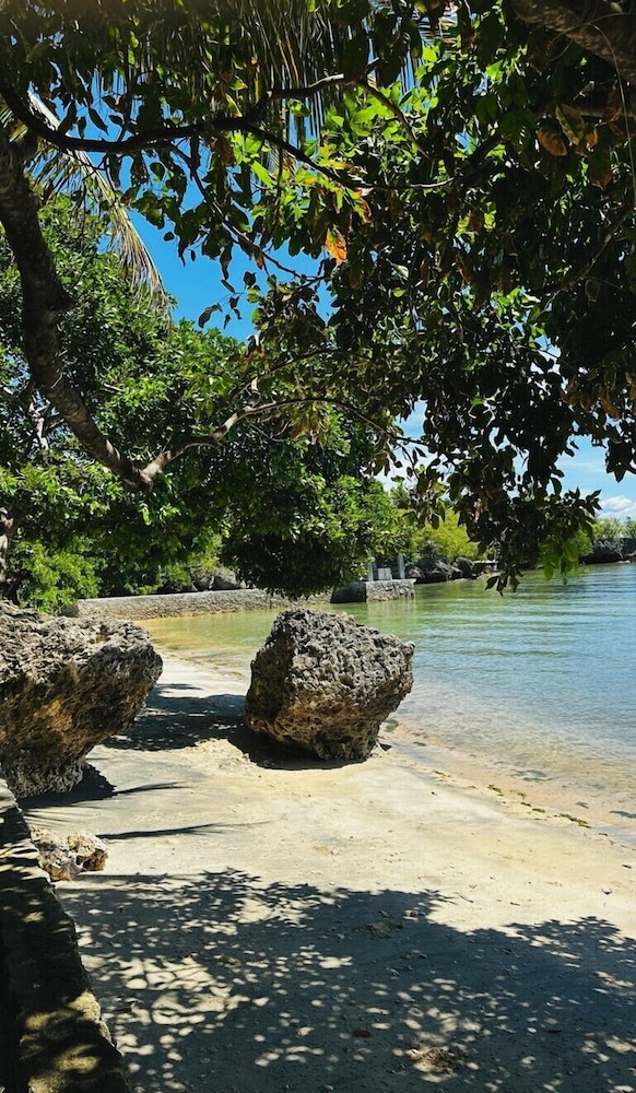 Reef Waters Resort