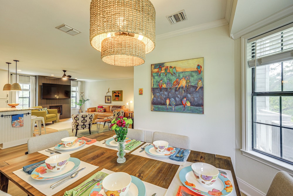 Mod on the Guad Home w/ Lake Mcqueeney Views!