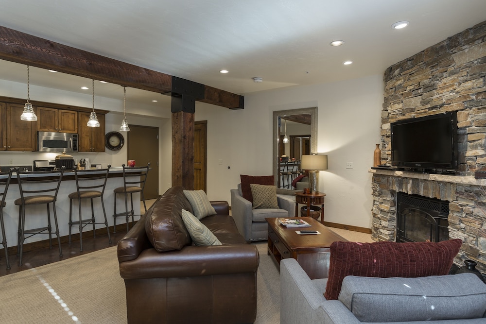 2 Bedroom Condo with Spa - Silver Baron Lodge 2 Condo