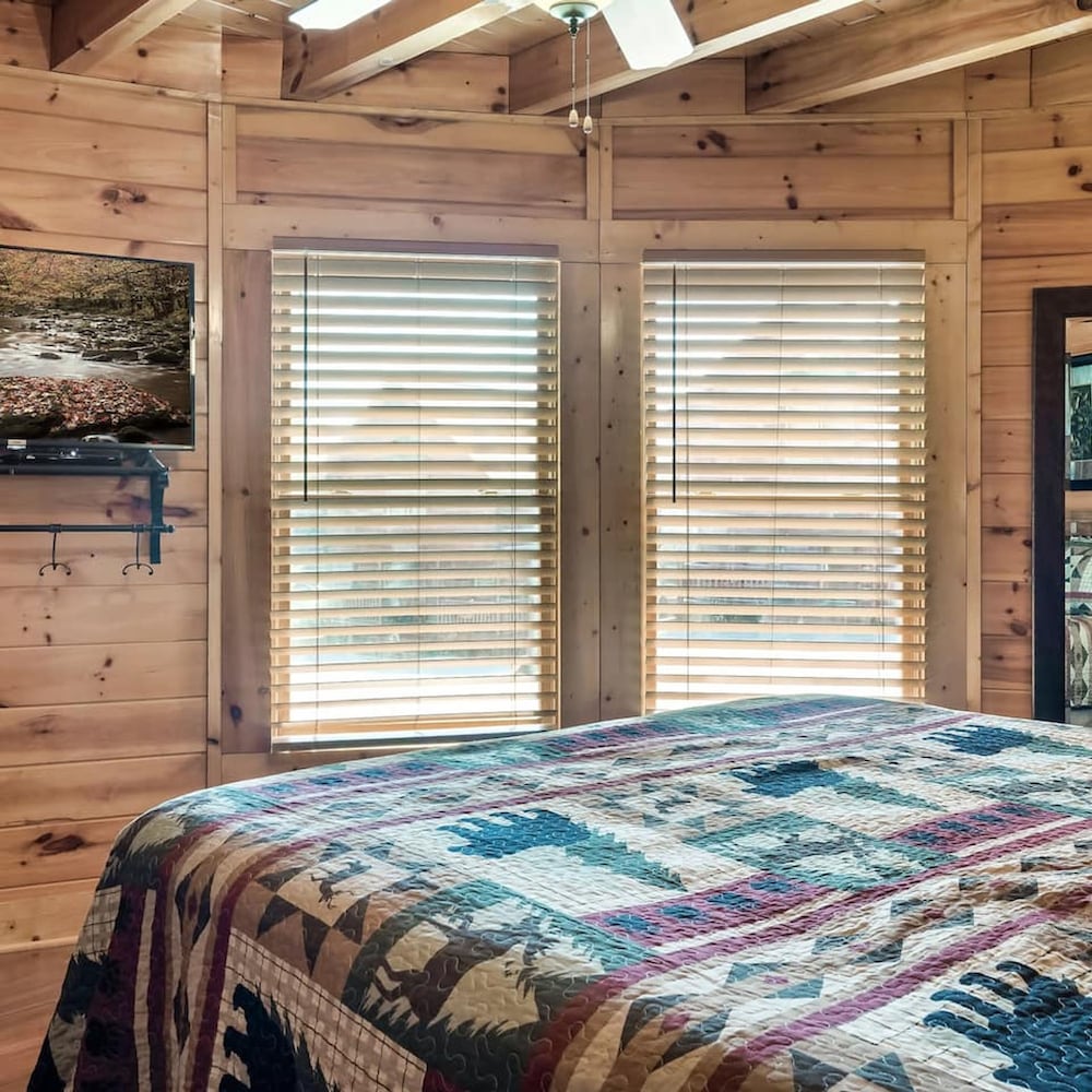 Yurt I Game Room Hot Tub I Sleeps 8 I 2BR 2BA