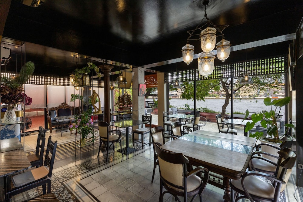 Amdaeng Bangkok Riverside Hotel 39