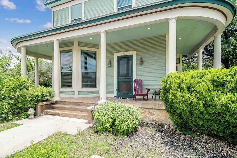 Prime Location-walk to Food, Bars and Wineries!
